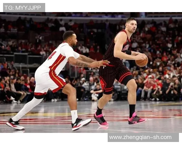 热火队与公牛的激烈对决NBA赛场上谁能笑到最后